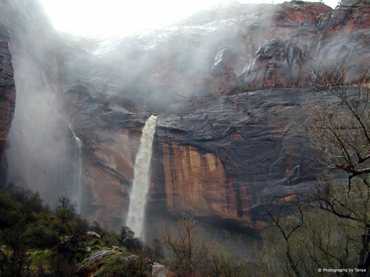 Weeping Rock photo